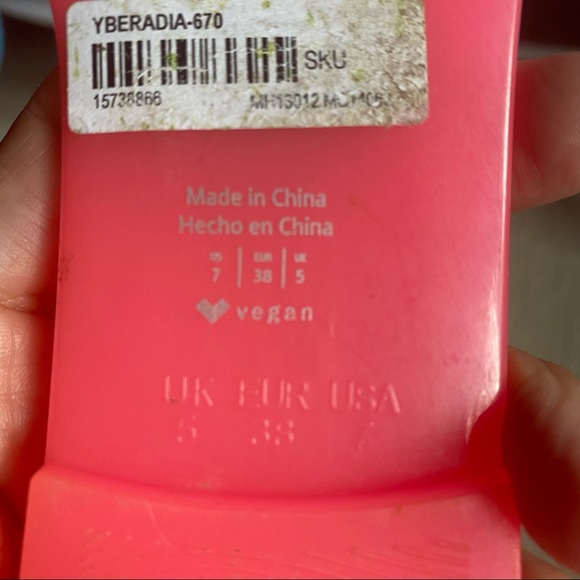 🔴 SOLD - Pink Jelly Slides - Picture 3 of 3